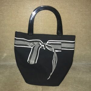 Tiannl, black & white handle bag. Size OS.